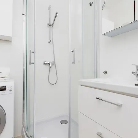 Modern With Parking And Balcony In By Renters شقة