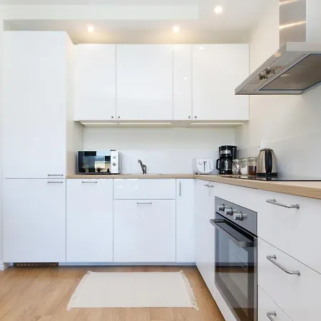 شقة Modern With Parking And Balcony In By Renters
