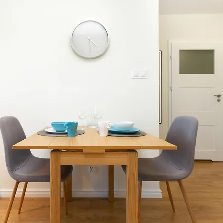 Modern With Parking And Balcony In By Renters شقة