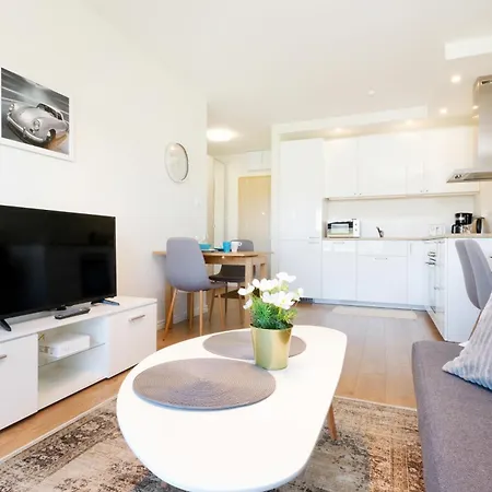 شقة Modern With Parking And Balcony In By Renters