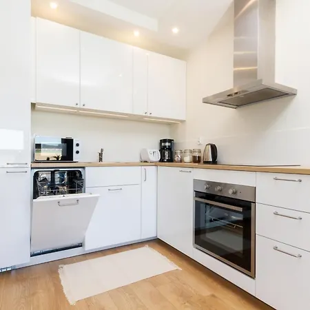 شقة Modern With Parking And Balcony In By Renters