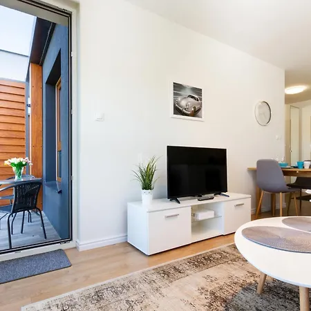 شقة Modern With Parking And Balcony In By Renters *